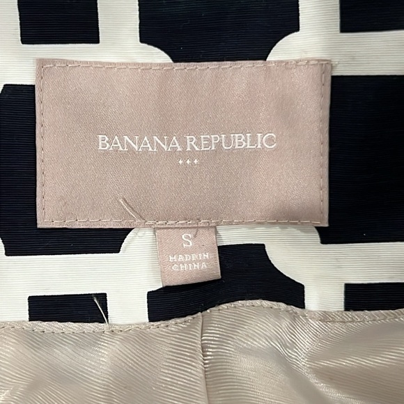 Banana Republic Factory Trench Coat - Picture 6 of 9